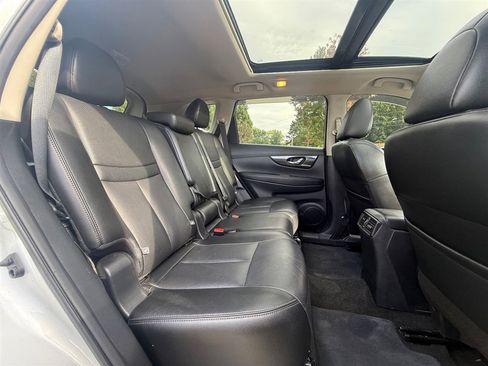 Used 2019 Nissan Rogue SL w/ Premium Package image 33