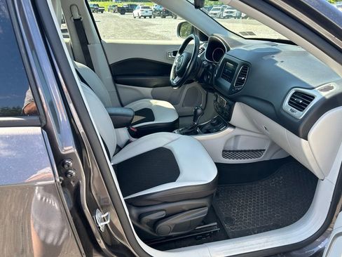 Used 2020 Jeep Compass Latitude AWD/4WD image 12