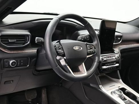 Used 2021 Ford Explorer Platinum w/ Equipment Group 601A AWD/4WD image 17