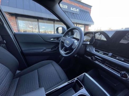 Used 2025 Chevrolet Equinox LT image 17