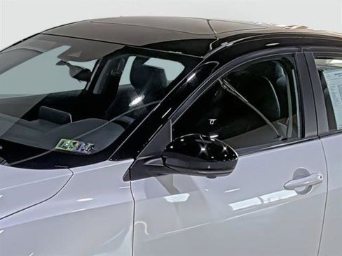 Used 2025 Nissan Sentra SR w/ SR Premium Package FWD image 8