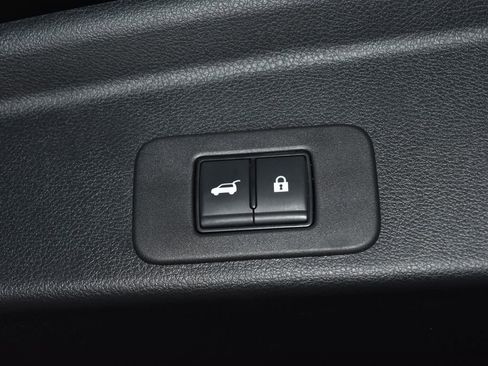 Certified 2025 Nissan Murano SV image 30