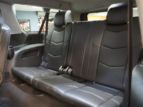 Used 2019 Cadillac Escalade ESV Luxury image 32
