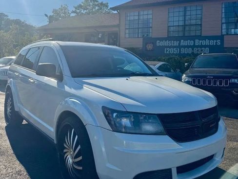 Used 2017 Dodge Journey SE w/ Flexible Seating Group image 1