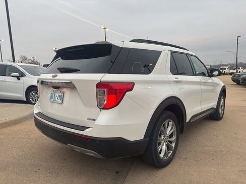 Used 2020 Ford Explorer XLT w/ Equipment Group 202A image 3