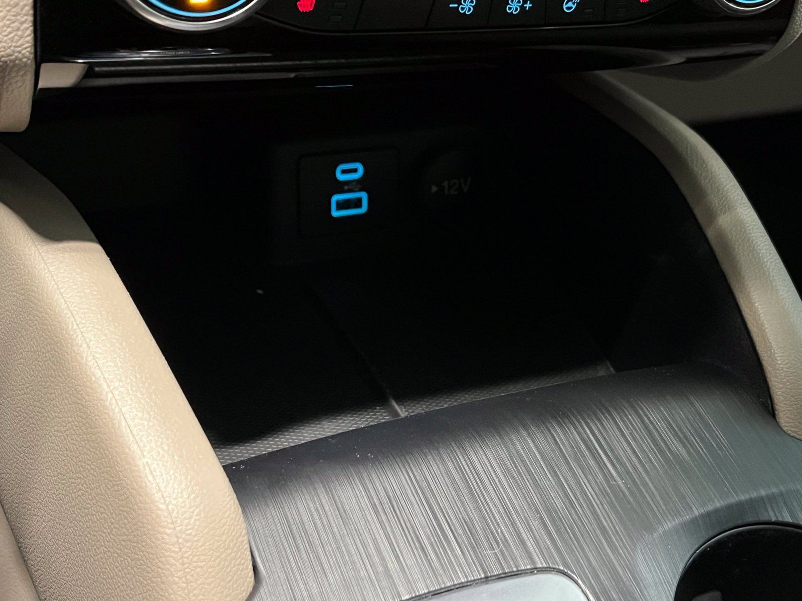 Used 2022 Ford Escape Titanium FWD image 26