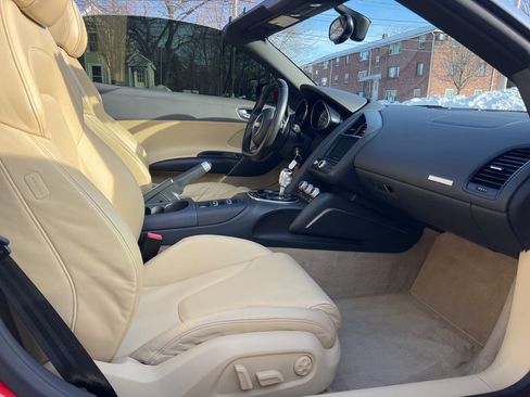 Used 2015 Audi R8 V8 w/ Extended Leather Package image 20