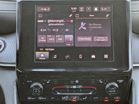 Used 2025 Jeep Grand Cherokee Altitude image 21