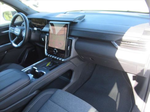 Used 2025 GMC Acadia Elevation image 10