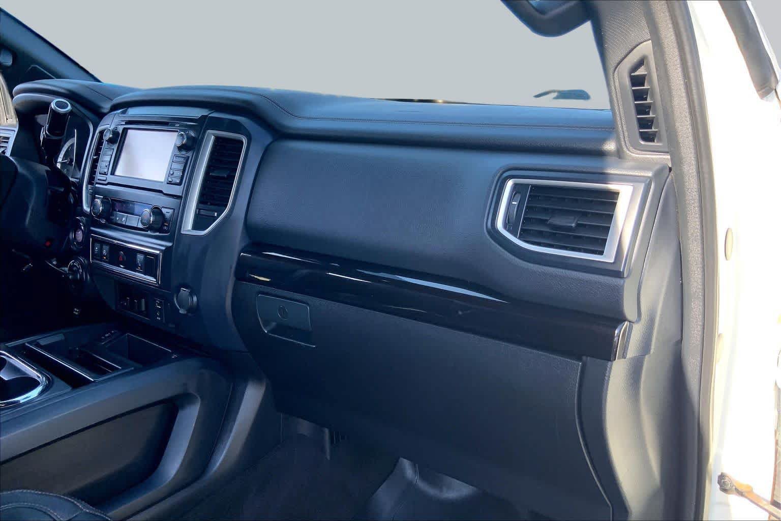 Used 2018 Nissan Titan SL w/ Midnight Edition AWD/4WD image 19