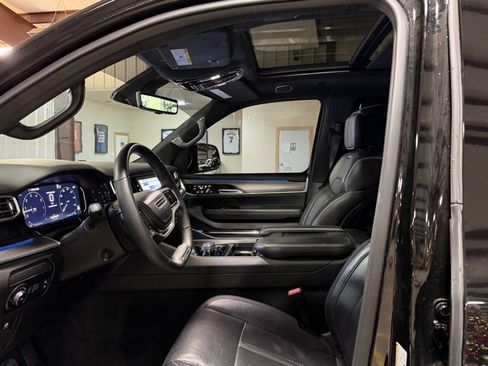 Used 2023 Jeep Grand Wagoneer Series II w/ Quick Order Packagew 28T image 9