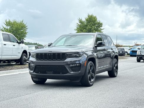 Used 2023 Jeep Grand Cherokee Limited w/ Luxury Tech Group II RWD image 1