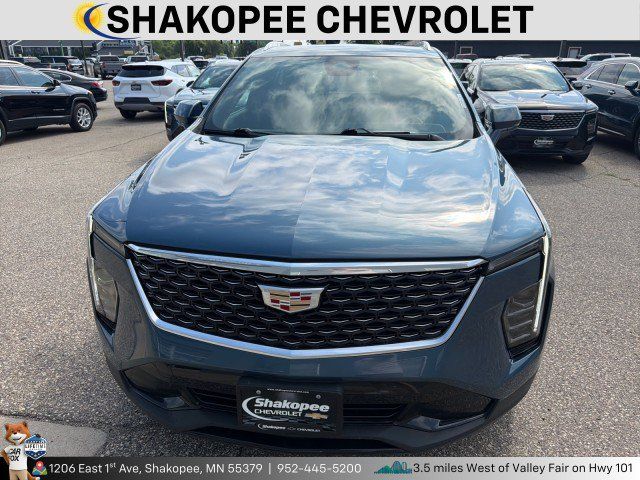 Used 2024 Cadillac XT4 Premium Luxury AWD/4WD image 2