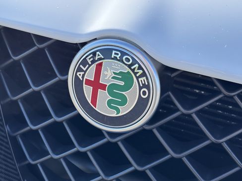 Used 2024 Alfa Romeo Giulia Quadrifoglio RWD image 17