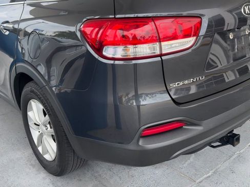 Used 2018 Kia Sorento FWD image 10