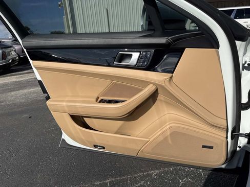 Used 2018 Porsche Panamera 4 image 18