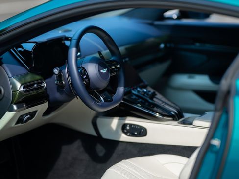 Used 2025 Aston Martin V8 Vantage image 28