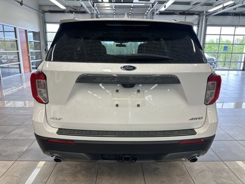 Used 2023 Ford Explorer XLT w/ Equipment Group 202A image 12