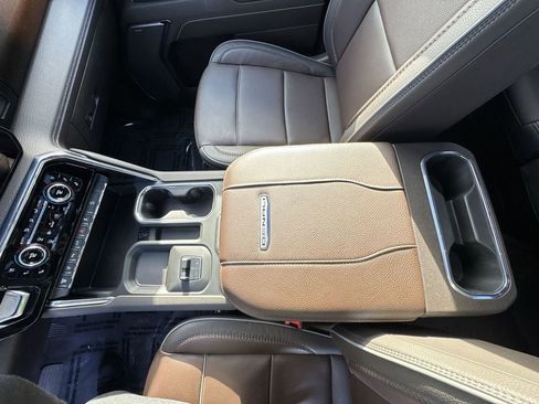 Used 2025 GMC Sierra 3500 Denali w/ Denali Reserve Package image 23