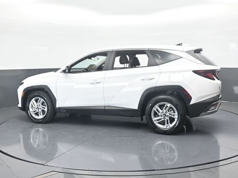 Used 2025 Hyundai Tucson SE image 3