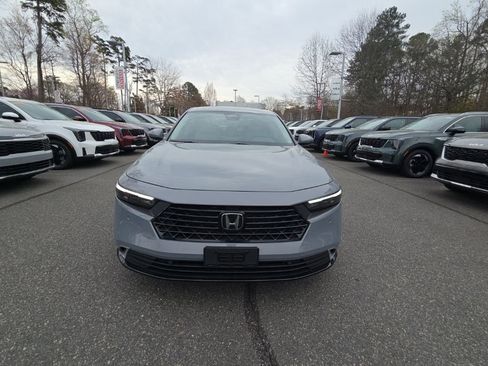 Used 2025 Honda Accord Touring image 4