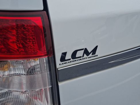 Used 2016 Chrysler Town & Country Touring-L FWD image 31