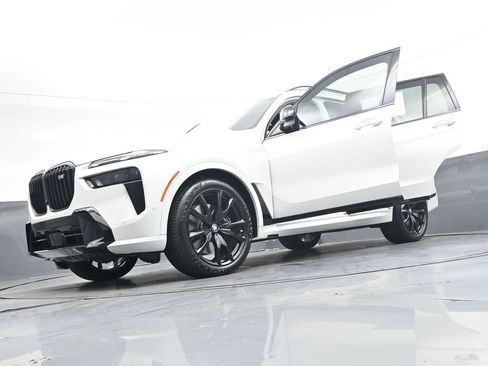 Used 2025 BMW X7 M60i AWD/4WD image 51