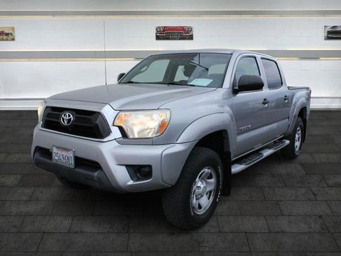 Used 2014 Toyota Tacoma PreRunner image 3