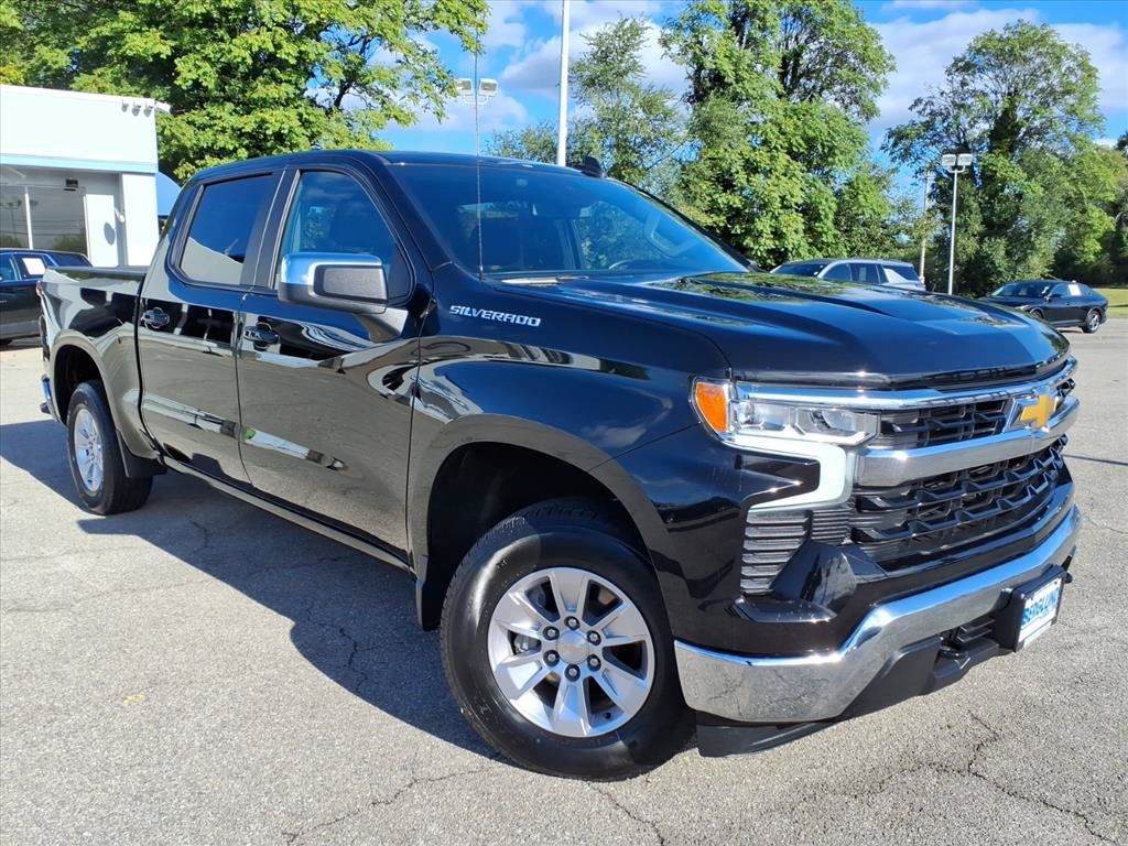 Used 2026 Chevrolet Silverado 1500 LT AWD/4WD image 2