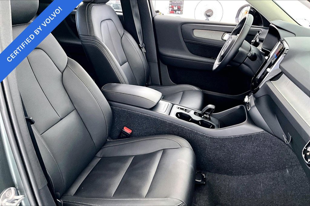 Used 2026 Volvo XC40 B4 Core w/ Climate Package FWD image 8