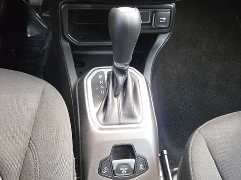 Used 2022 Jeep Renegade Sport w/ Sport Appearance Group FWD image 35
