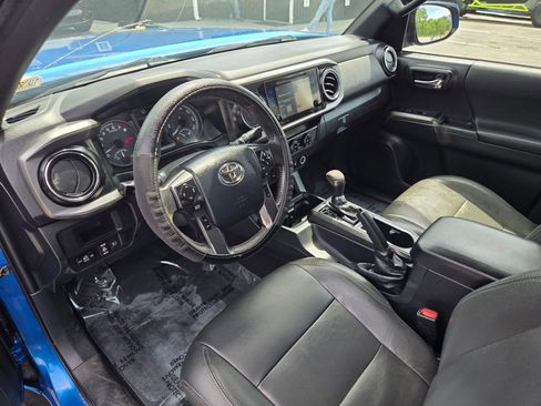 Used 2018 Toyota Tacoma TRD Off-Road w/ Technology Package AWD/4WD image 10