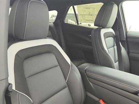 New 2025 Chevrolet Blazer EV LT image 31