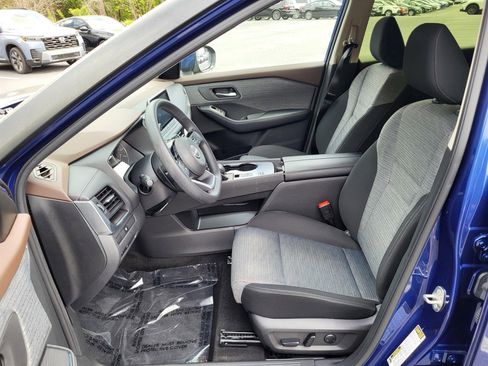 Used 2023 Nissan Rogue SV image 11