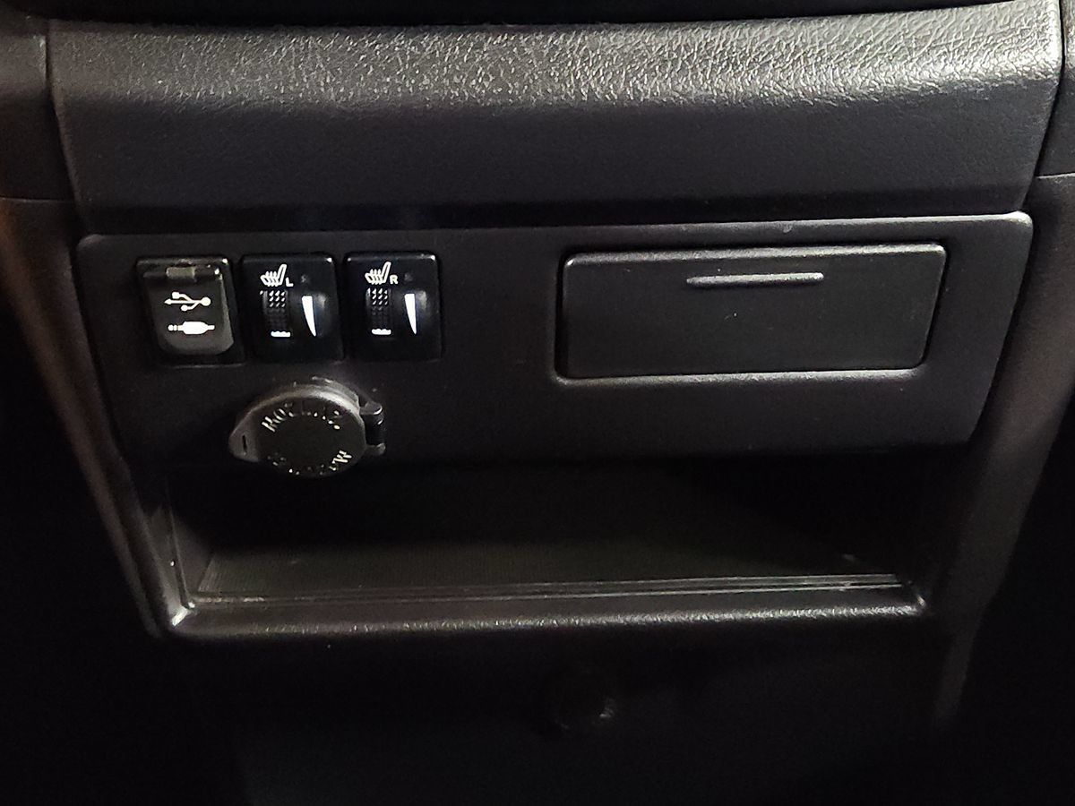 Used 2017 Toyota Sienna SE FWD image 38