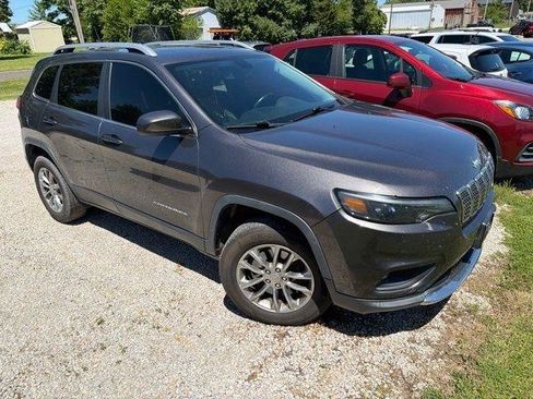 Used 2019 Jeep Cherokee Latitude Plus w/ Comfort/Convenience Group AWD/4WD image 3