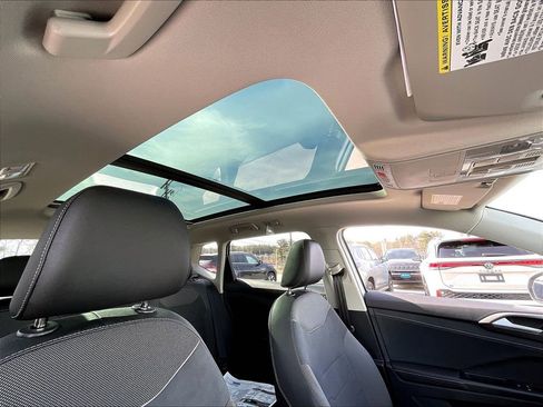 New 2026 Volkswagen Taos SE image 18