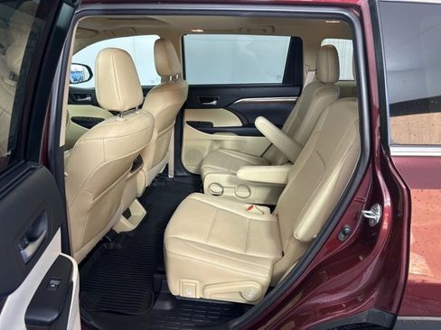 Used 2017 Toyota Highlander Limited image 28