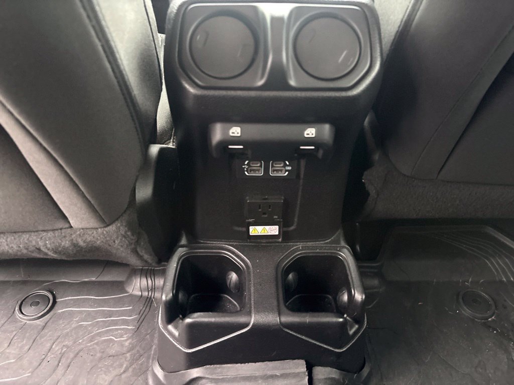Used 2018 Jeep Wrangler Unlimited Sahara w/ Cold Weather Group AWD/4WD image 28