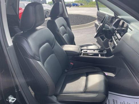 Used 2023 Nissan Pathfinder SL AWD/4WD image 24