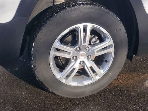 Used 2024 GMC Terrain SLE image 6