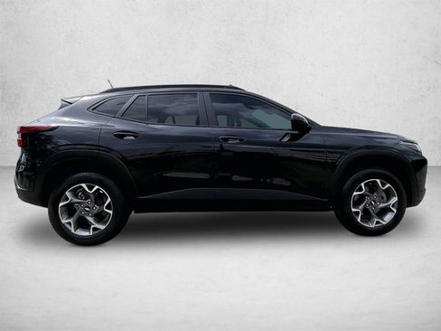 Used 2025 Chevrolet Trax LT FWD image 5