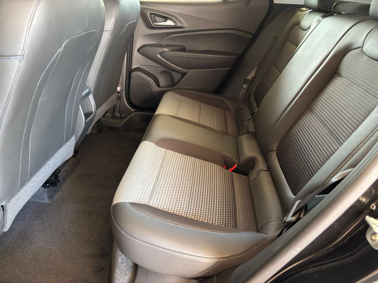 Used 2025 Chevrolet Trax LT FWD image 22
