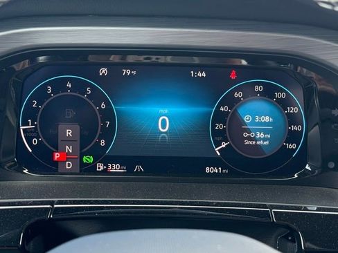 Used 2025 Volkswagen Atlas Cross Sport SE w/ Panoramic Sunroof Package image 32