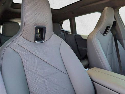 Certified 2023 BMW iX xDrive50 w/ Premium Package AWD/4WD image 19