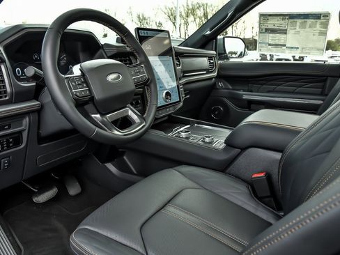 New 2024 Ford Expedition Platinum image 6