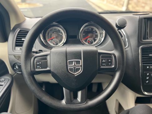 Used 2013 Dodge Grand Caravan SXT image 9