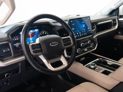 Used 2023 Ford Expedition XLT RWD image 4