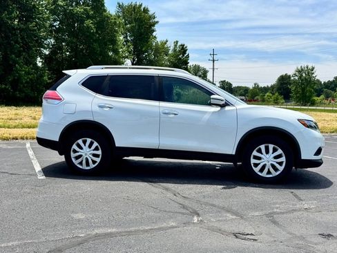 Used 2016 Nissan Rogue S w/ Appearance Package AWD/4WD image 4