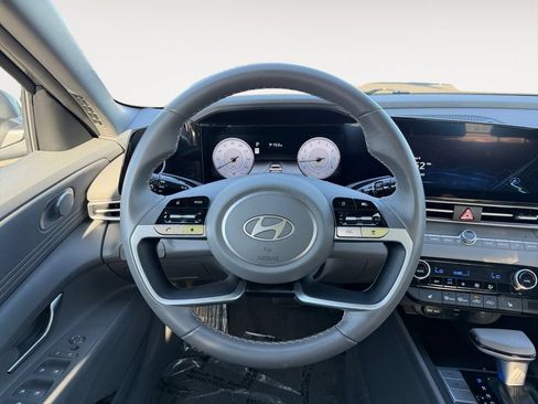 Used 2025 Hyundai Elantra SEL FWD image 13